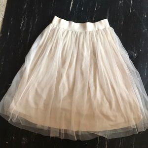 Forever21 Women’s medium cream tulle 3/4 skirt.
